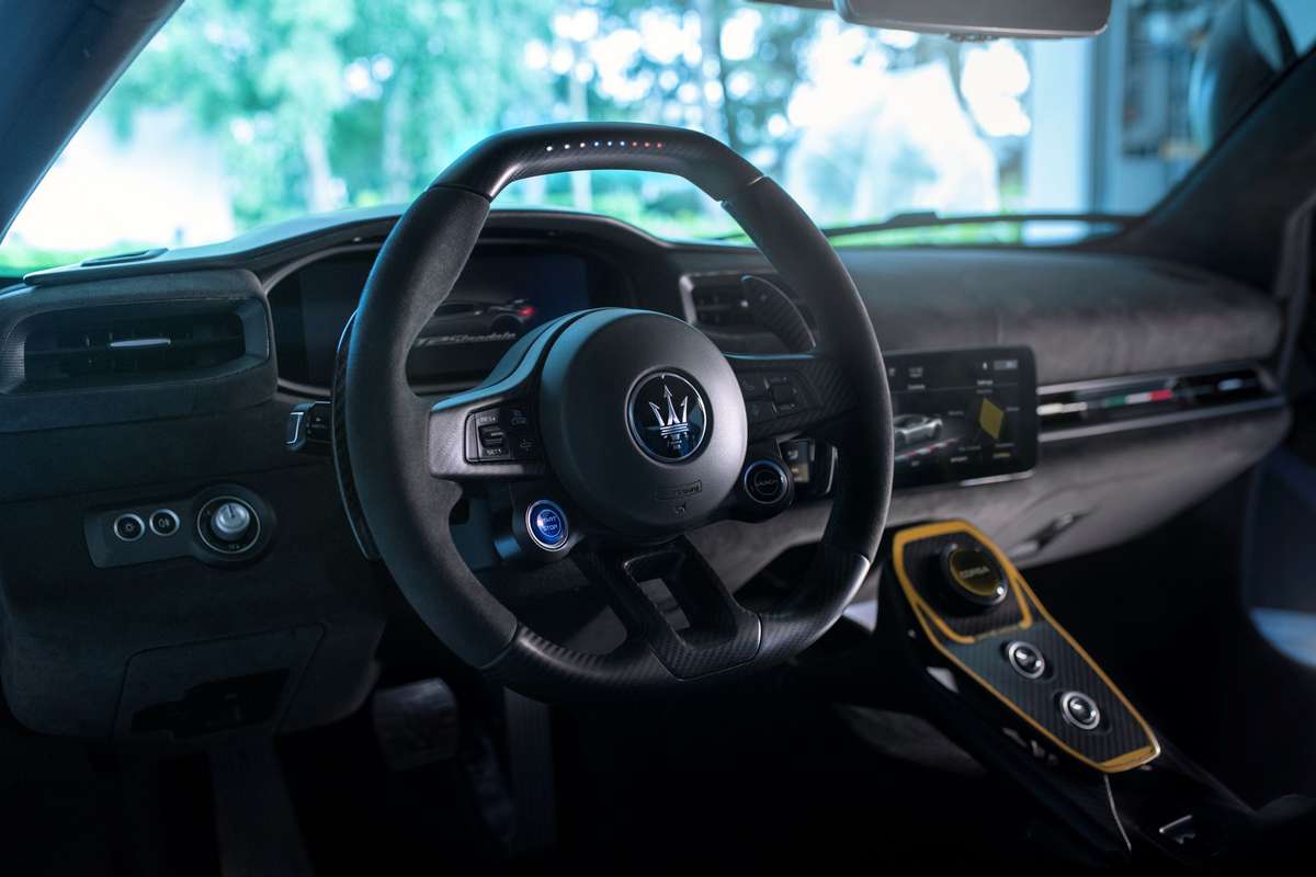 interior-GT2-Stradale